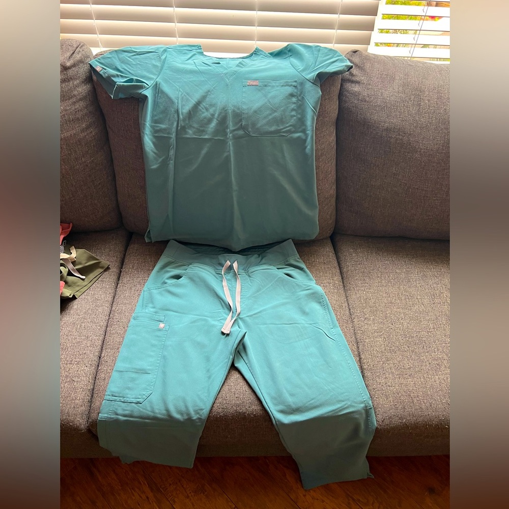 Size M Figs set